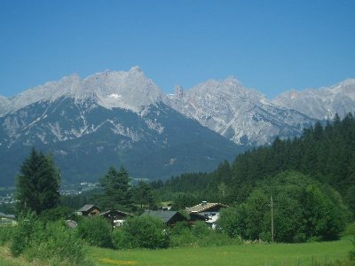 und zuletzt für diejenigen die eine Alterative in Saalfelden zu Snowboarden im Sommer suchen: Das Schneekar