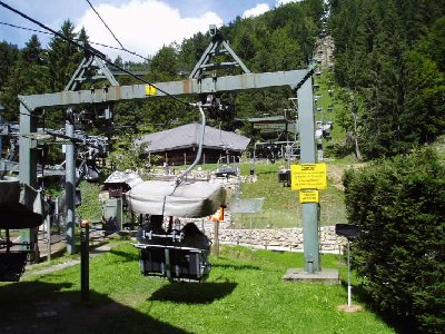 etwas angerostet schon, der Niederhalter an der Talstation