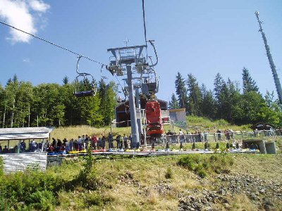 Bergstation Hasenhorn. Die Warteschlange am Coaster sah nicht lang aus. Der Eindruck täuschte...