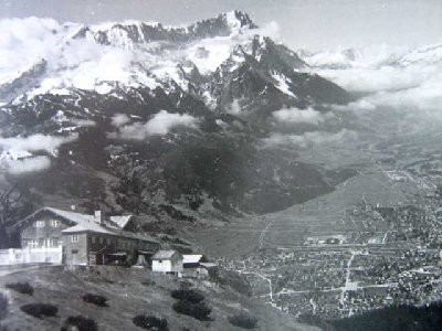 Wank  Wankhaus mit Zugspitze.jpg