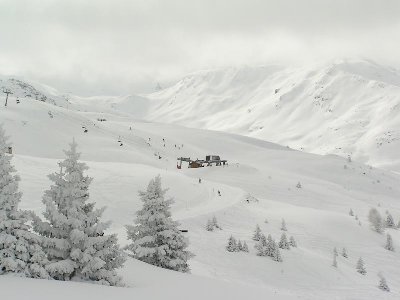 Vom Sessellift Le Roi blick nach Talstation Le Gros Crey; lame lange Sessellift aber bei gutes Wetter ein Muss-panorama
