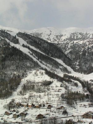 Ubersicht von Valmeinier 1500 Grand Drozes und die schwarze piste.