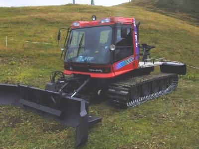 zum vergleich ein Bully mit Sommerketten, kein Stahl, kein U-Profil andere Bänder. Sommerketten sollten nicht aus Metall sein, damit sie nicht so viel zerstören, im Schnee hingegen brauchst du die &amp;quot;scharfen&amp;quot; Profile um HAlt zu haben