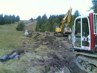 Dürfte wohl der Bau der Beschneiungsanlage sein, nehme ich an