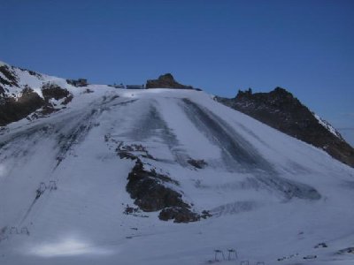 Gefrorene Wand im Schatten