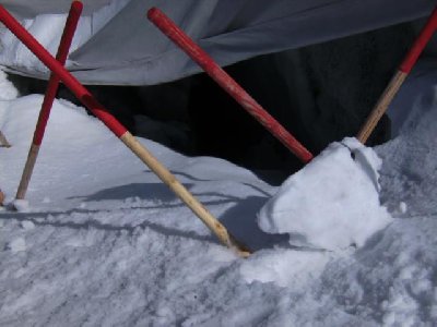 rießige Spalte unter den Matten