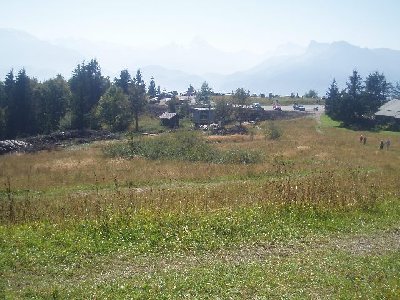 rechts neben den beiden Häuschen in der Bildmitte ging die ehemalige Trasse der Zahnradbahn rauf