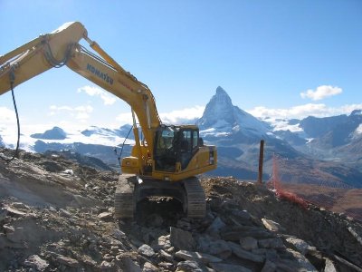Hier treffen sich der neue Ziehweg und die &amp;quot;White Hare&amp;quot;-Abfahrt. Im oberen Abschnitt entweder sehr schmaler Ziehweg oder ordentlich steiler Hang mit einigen Altschneefeldern. Nicht unbedingt etwas für Anfänger. Am meisten wurde in diesem Bereich