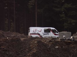 Erstmal der Hersteller weil die Bilder jetzt alle Falschrum sind