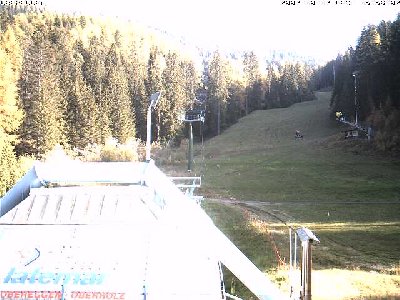 Talstation auf 1550m. Da beide Anlagen etwa in die selbe Richtung schneien werden, sieht es nach Depot-Schneien aus...