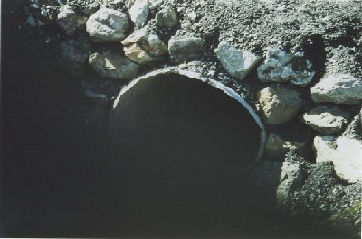 Dies ist die erste Verrohrung des Bergbaches.