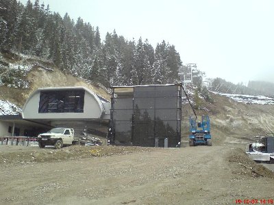 Talstation der 6er KSB Rosshüttenexpress. Die Sessel hängen schon :)