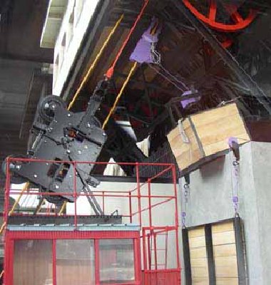 Die Situation der Kabinenhaltestelle - durch ein Gestänge in 300 m Höhe wird der Endschalter betätigt...