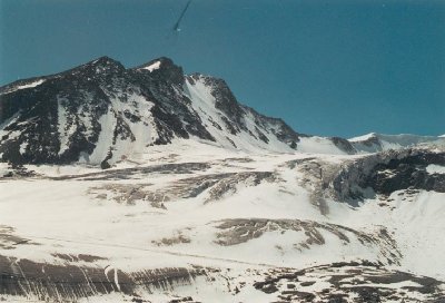 Ganz schön zerklüfteter Gletscher im Bereich der heutigen Abfahrt 12. Heißt die noch &amp;quot;Macho Macho&amp;quot;? Man beachte den Eiswulst am Felskopf wo heute die Mittelstation der 8-EUB steht...