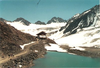 Bergstation DSB Gletschersee. Noch keine Panoramabahn gebaut (erst 1989 eröffnet), diesen Teich/See gibts auch nicht mehr an dieser Stelle