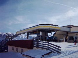 Bergstation der 6EUB
<br />leider ist das der einzige halbwegs moderne lift im ganzen gebiet