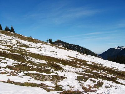 So sieht es aus, wenn man mit Bullys ohne Grundbeschneiung den Schnee einwalzen möchte. Finde ich nicht so schön...