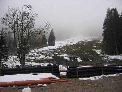 Einiges an Rohrmaterial lagert noch am Parkplatz Stümpfling