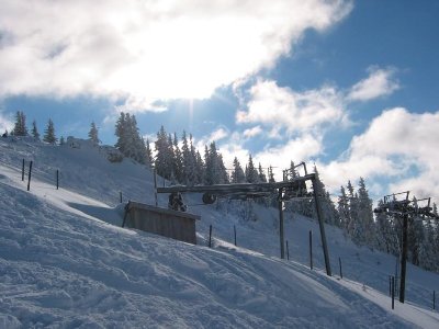 SL Rauhkopf Bergstation. Es hängen noch nicht einmal Bügel...