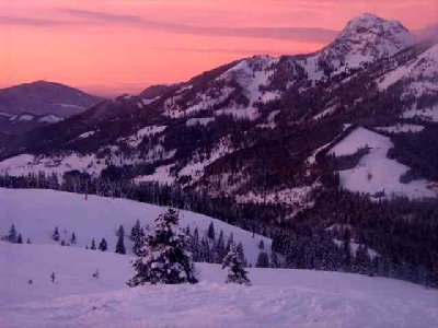 Sudelfeld am abend  mit Wendelstein  Schibrille als Filter.jpg