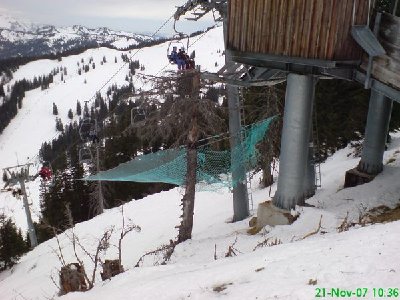 Dieses Fangnetz hätte man auch weg lassen können - oder sind Fangnetze mit großen Löchern nun in Mode? ;-)