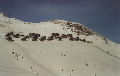 Zoom zur Fiescheralp von der Talstation des 2-SL Laxeralp.