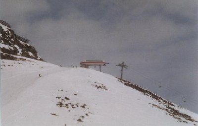 Bergstation der Heimattbahn in zoom.