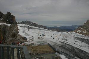 Bergstationsbereich Hunerkogel und hinten Schladminger Gletscher