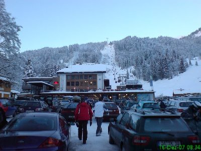 angekommen am Parkplatz - es war bereits viel los, aber dank der neuen Bahn gibt es keine Wartezeiten mehr