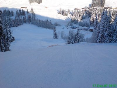 unterer Pistenteil bei der Schelpenbahn (also oberhalb der Höflealp) - lediglich der ganz vordere Parplatz war voll