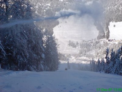 Beschneiung wie aus einem Feuerwehrschlauch und das aus einer Kanone - diese Art der Beschneiung ist mir neu