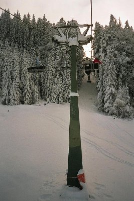 Vmtl. erneuerte Stütze aus den 70ern/80ern