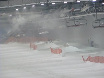 Schneegestöber und Schaufel-Korrekturen am Funpark.