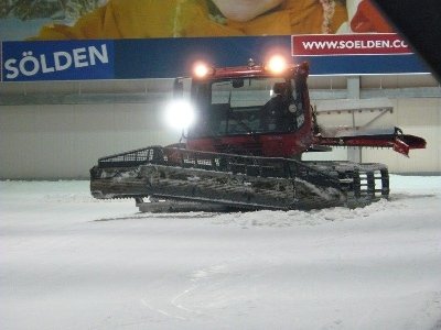 Nach Pistenschluss: PBs fangen an zu präparieren. Erkennt jemand, welcher Typ das ist?