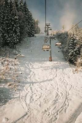 Auf gleicher Trasse verlief bis 1999 ein Schlepplift (1500m lang)