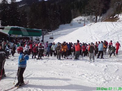 mittlerweile dann doch bis zu 10Min. Wartezeit am Weltcup-Express