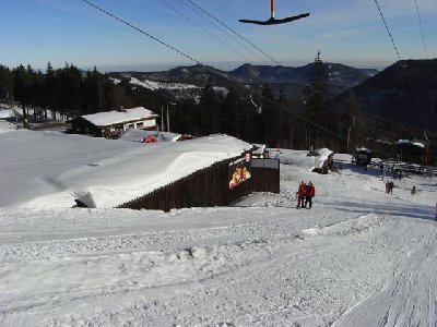 SL Gipfel rechts, im Hintergrund das Bergrestaurant Herzog