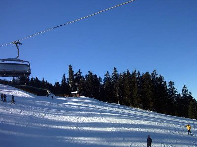 Im Kreuzwankl-Ski-Expreß (recht der Trögl-Schlepplift)