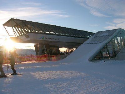 Die Bergstation der Breiteckbahn wurde eng an die Areit 3 gerückt.