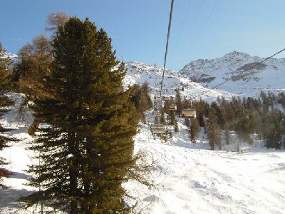4KSB Alp Surlej von Garaventa. Die Plexiglas-Hauben sind dermaßen voller Schrammen und dreckig, dass man sie besser offen lässt...