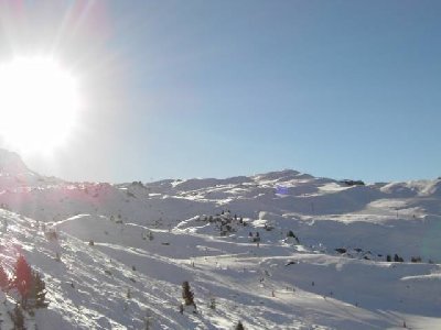 Im Hintergrund: SL Curtinella, der uns wieder zurück nach Furtschellas befördert. Die Fahrt ist zwar äußerst lange, aber eignet sich aufgrund der Abgelegenheit, der Landschaft und des Wechselspiels zwischen Licht und Schatten wunderbar zum Meditieren ;)