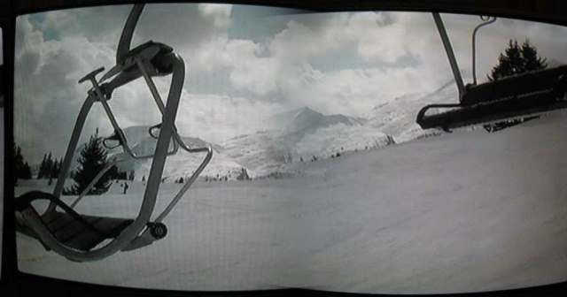 das ist der Sessel der Filzsteinbahn, wurde mit einem Panoramaprogram a bisserl verändert, es handelt sich um den selben Sessel, der erst steil nach oben schaukelt, und anschließend genauso schnell nach hinten... stammt aus einem Videofilm