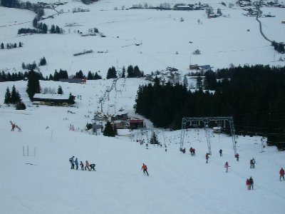 Blick von oben auf die Hauptpiste des Gebiets...
