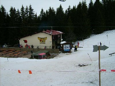 Hier die Talstationen der Berglifte mit Dieselantrieb