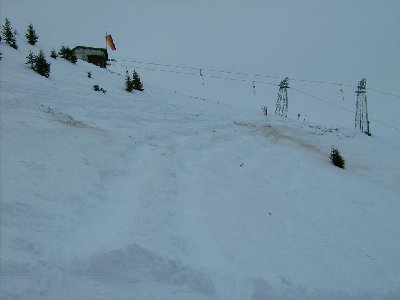 Piste unterhalb der Bergstation des Gipfellifts