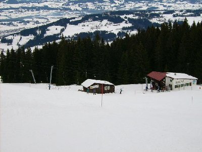 Talstation Gipfellift (rechts) mit Bergstation Ideallift (links)