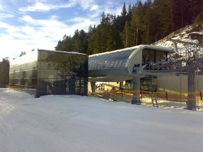 Talstation Rex mit Glasdach vom Sesselbahnhof