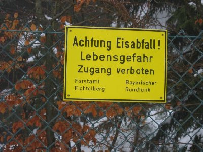 Ordnung muss sein in Deutschland: Spielt auf den Sendeturm am Gipfel an, den man leider wegen des Nebels nicht sah (ist aber eh hässlich)