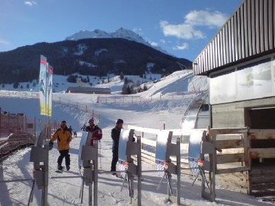 Zauberhafter Wintertag an der Talstation in Savognin.JPG