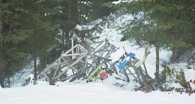 Reste der Bergstation am Waldrand